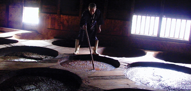 Photo of craftsmen of Marunaka Shoyu 